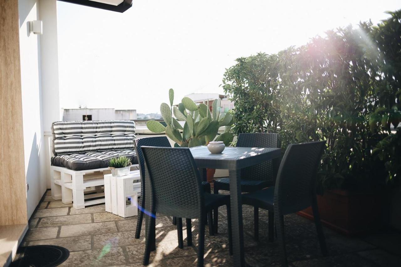 Le Home Rooms Lecce Bagian luar foto