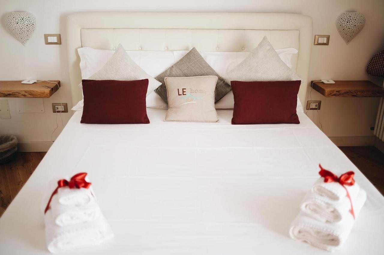Le Home Rooms Lecce Bagian luar foto