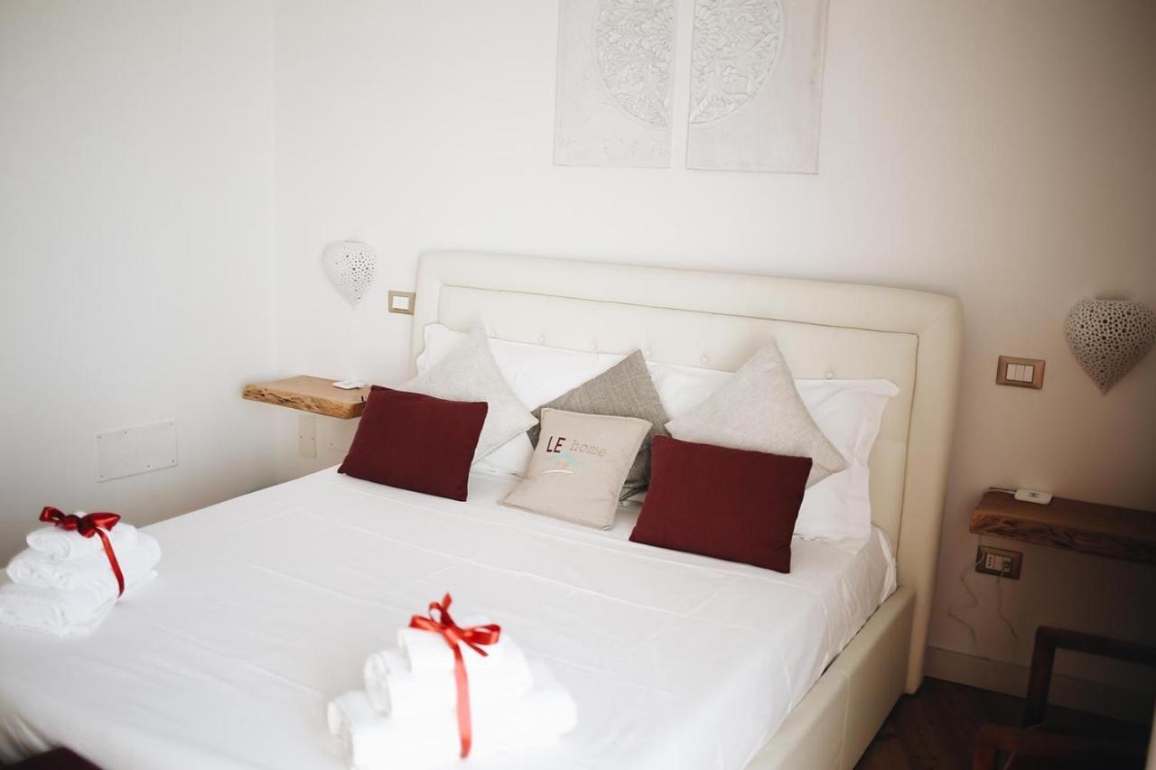 Le Home Rooms Lecce Bagian luar foto