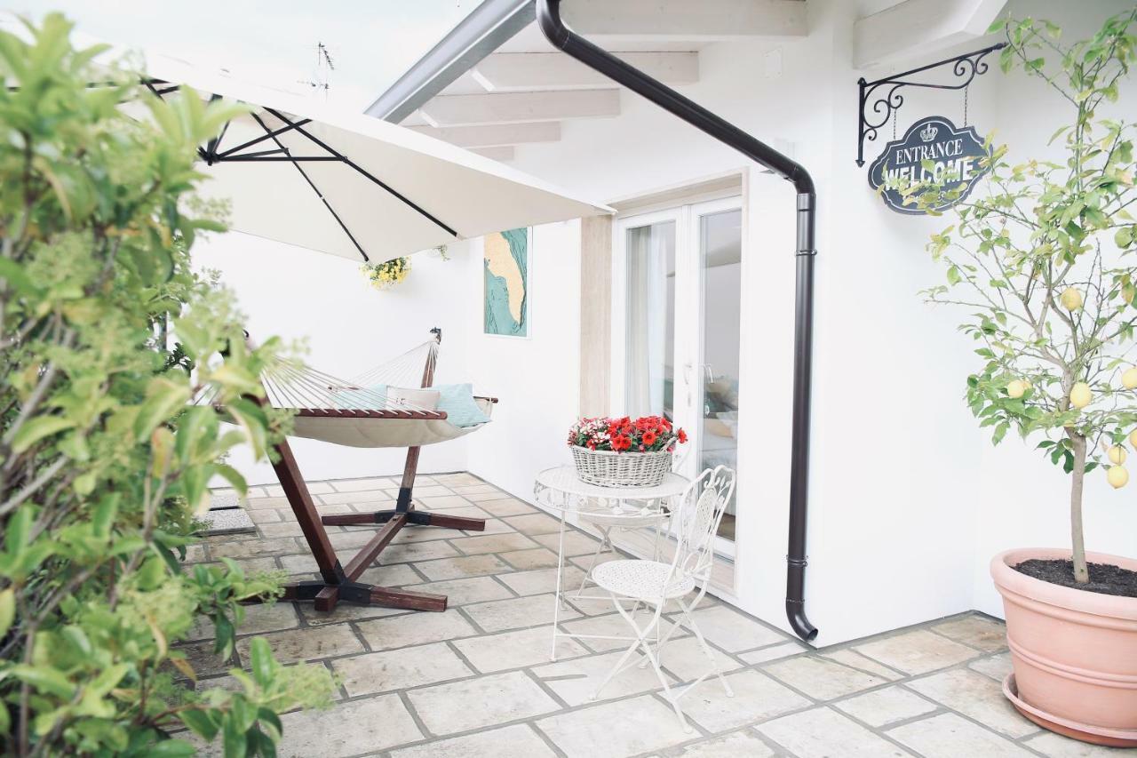 Le Home Rooms Lecce Bagian luar foto